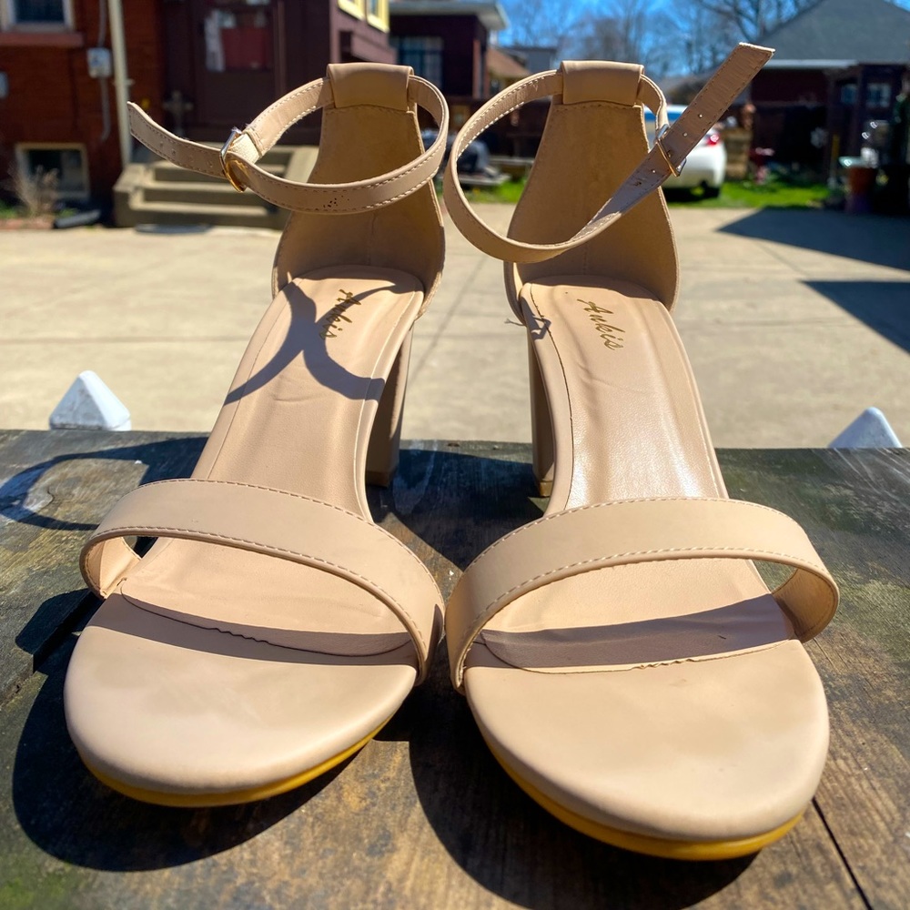 *Ankis* size 10 heels